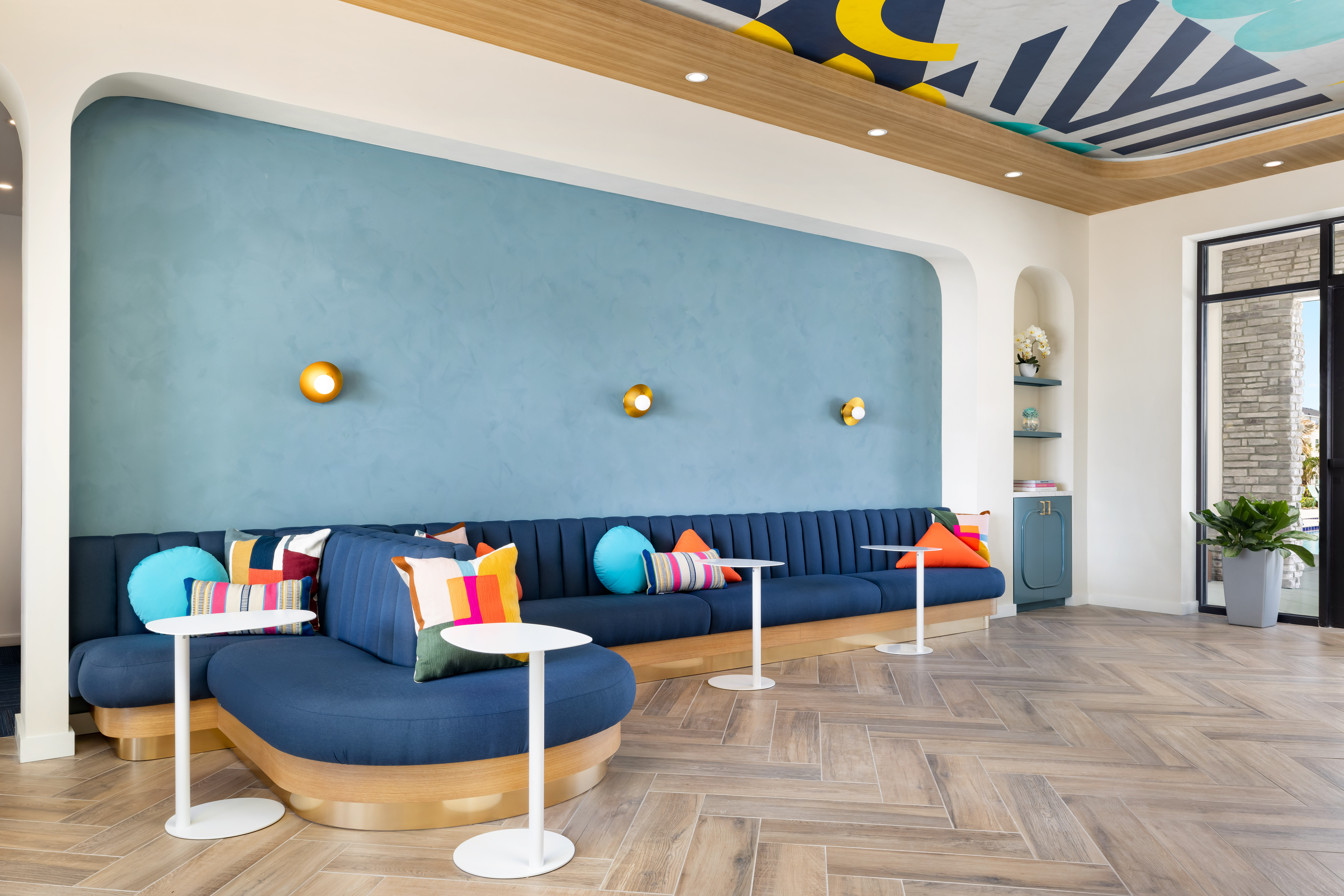 VO Oralndo lobby shot 3