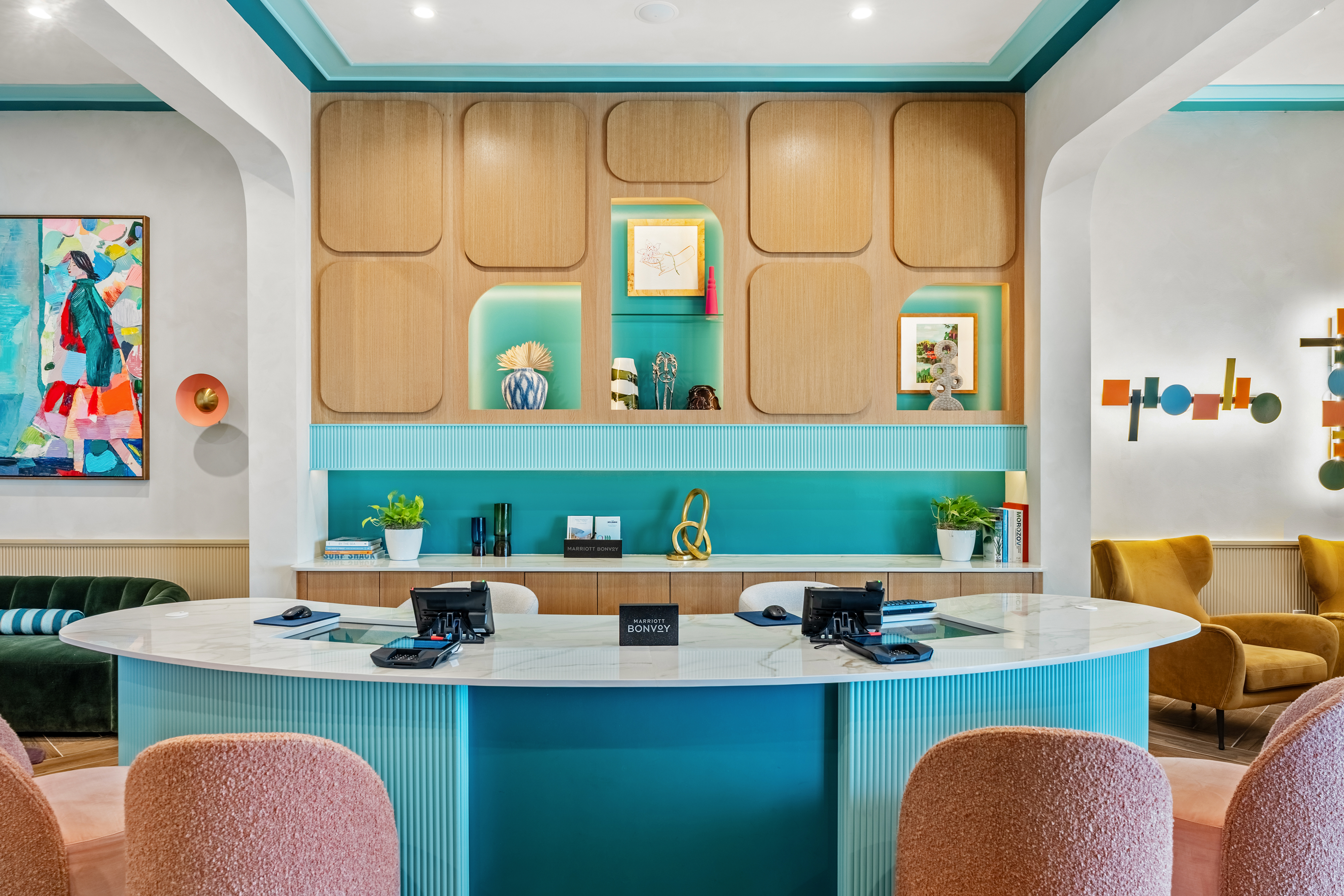 VO Oralndo Mariott lounge shot 2