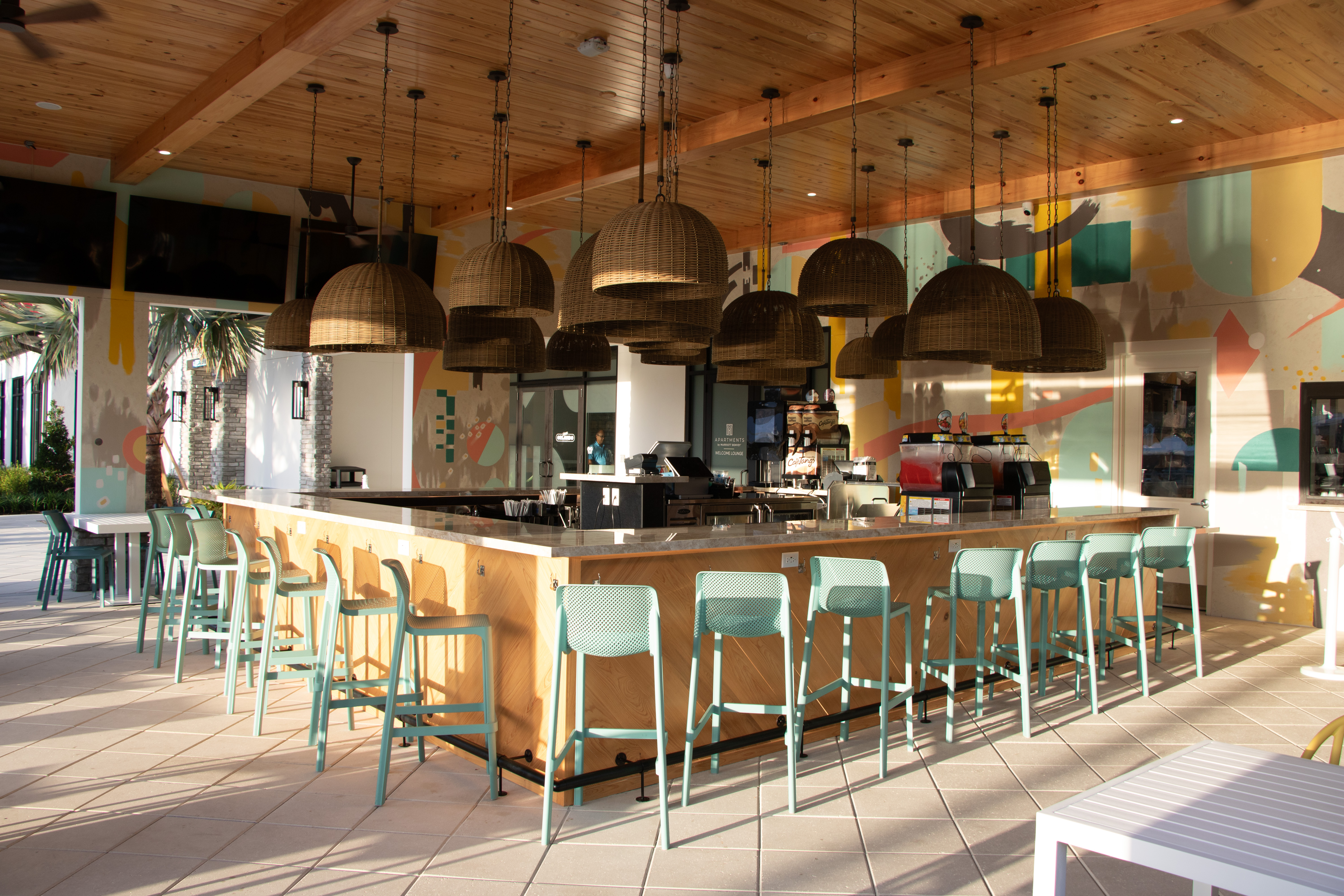 VO Oralndo outdoor dining shot 02